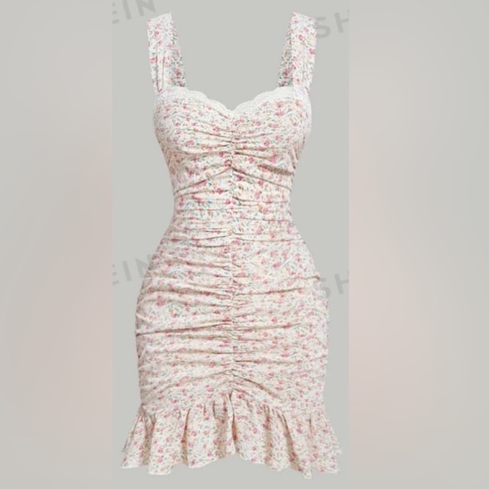 Ruched ditsy floral dress- fits like M